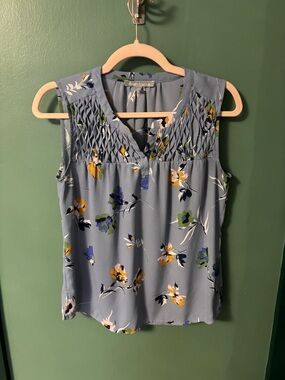 Daniel Rainn Blue Floral Sleeveless Smocked Yoke Blouse